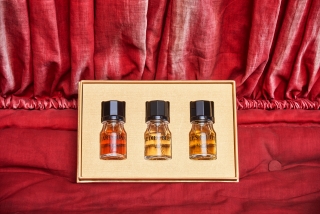 Coffret Parfums Historiques : trois fragrances mythiques.